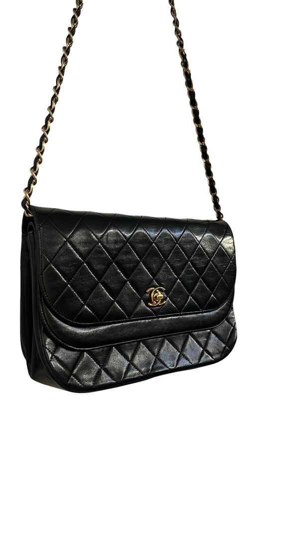 Chanel,Vintage half moon Flap bag - designer second hand vienna