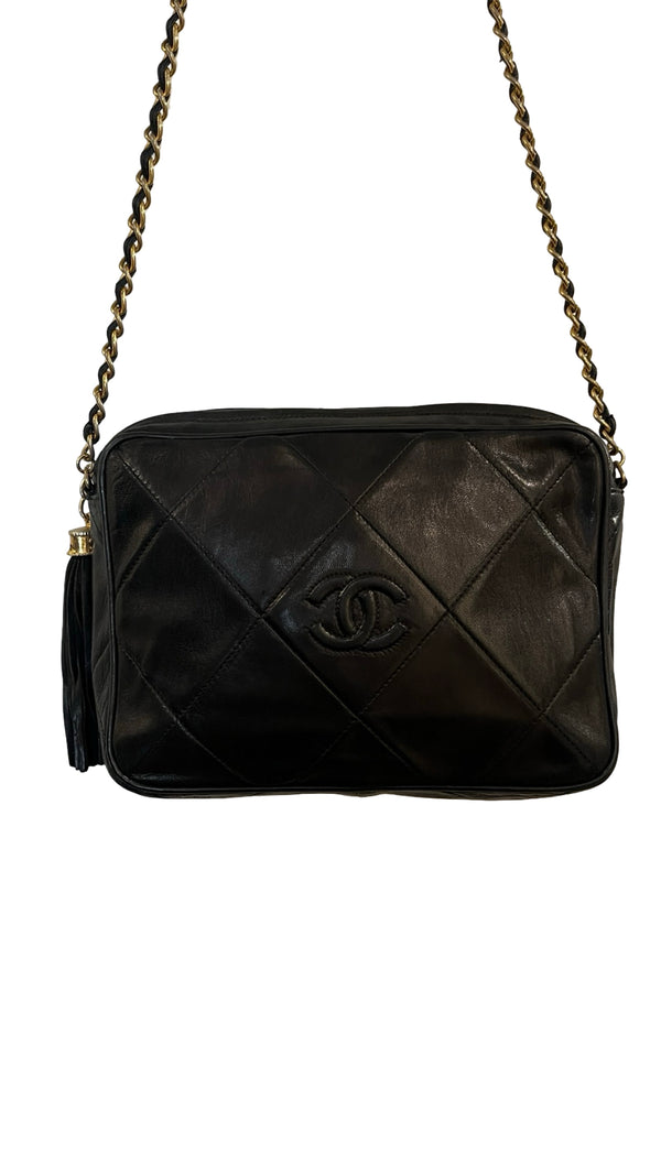 Chanel, 90s Vintage Camera Bag & Tassl - designer second hand vienna