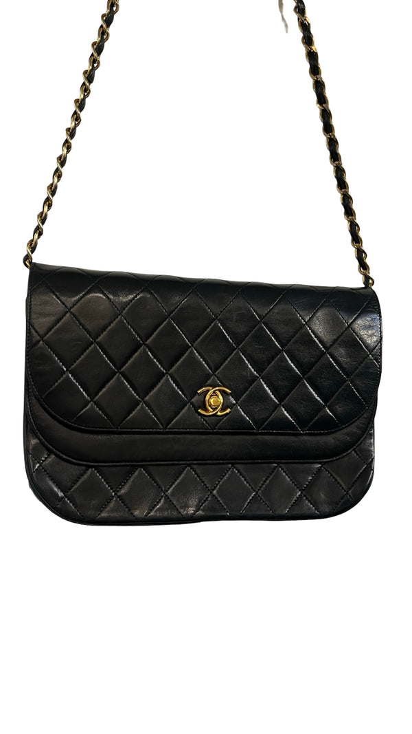 Chanel,Vintage half moon Flap bag - designer second hand vienna