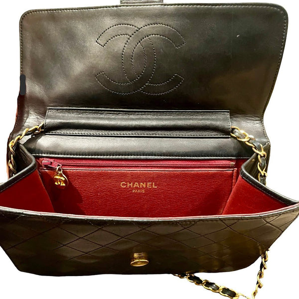 Chanel Vintage CC Logo Flap Bag - designer second hand vienna