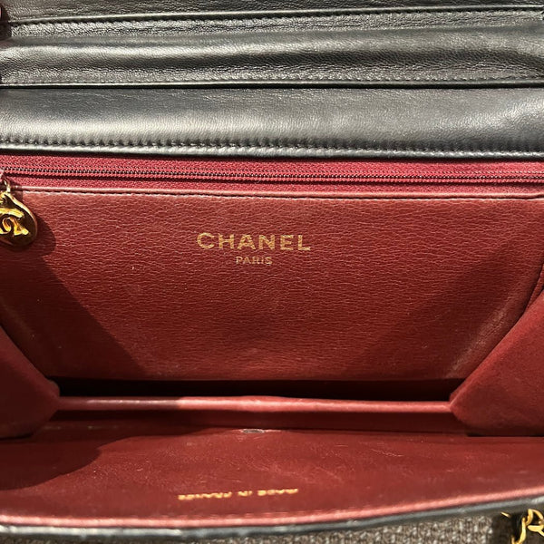 Chanel Vintage CC Logo Flap Bag - designer second hand vienna
