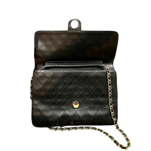 Chanel Vintage CC Logo Flap Bag - designer second hand vienna